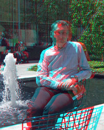 Frank im MoMa. Mit Anaglyphenbrille betrachten (links-rot/rechts-cyan).